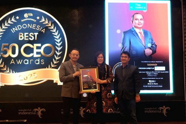 CEO FIFGROUP Terima Award Indonesia Best 50 CEO 2025