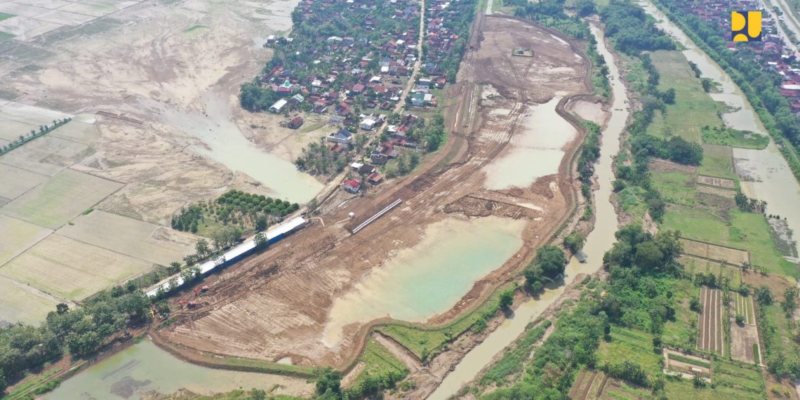 Tinjau Penanganan Tanggul Jebol Sungai Tuntang di Grobogan, Menteri Dody Instruksikan Normalisasi Sungai