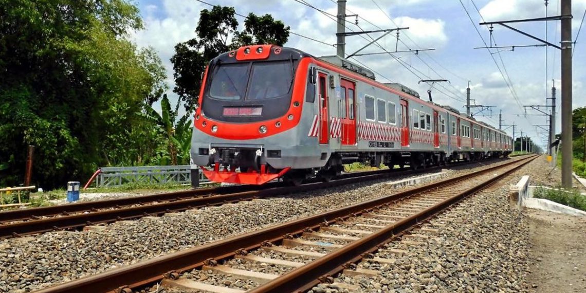 KRL Baru Buatan INKA untuk Lintas Jabotabek Tiba di Jakarta