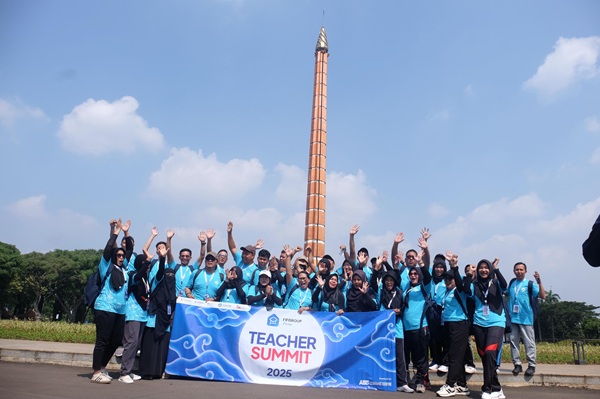 FIFGROUP Nobatkan Guru Penggerak Literasi Keuangan sebagai Duta Menyala di Teacher Summit 2025