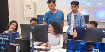 Program Gelar Ganda Bisnis dan Computer Science di DLI: Batu Loncatan Menuju Kesuksesan Internasional