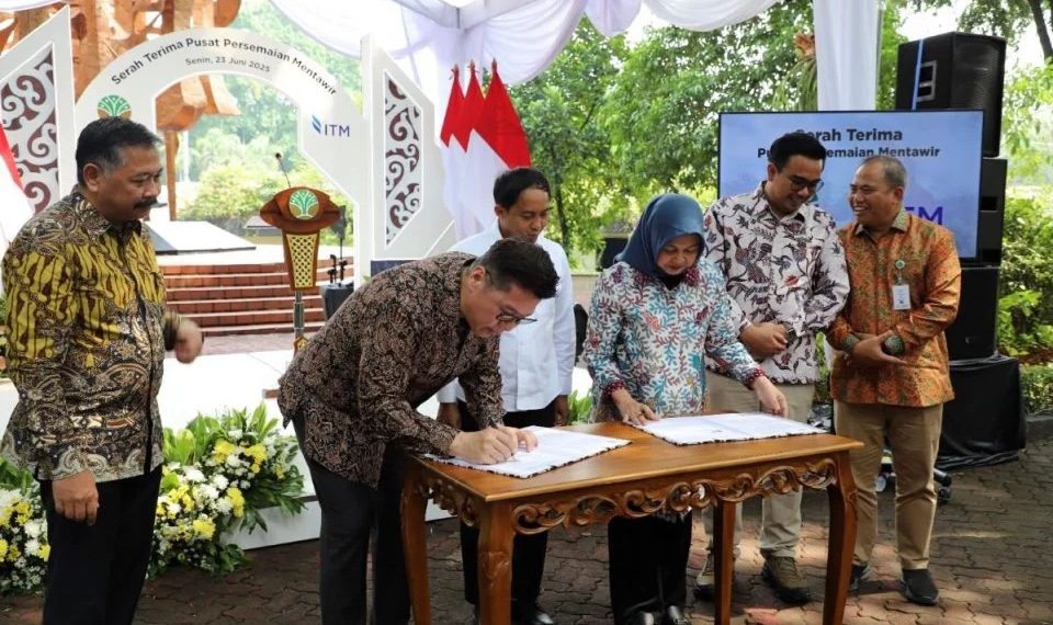 Indo Tambangraya Megah Serahkan Pusat Persemaian Mentawir ke Pemerintah