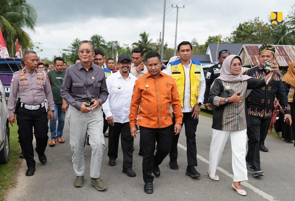 Ikuti Arahan Presiden, Menteri PU Percepat Peningkatan Jalan Daerah Muna Barat