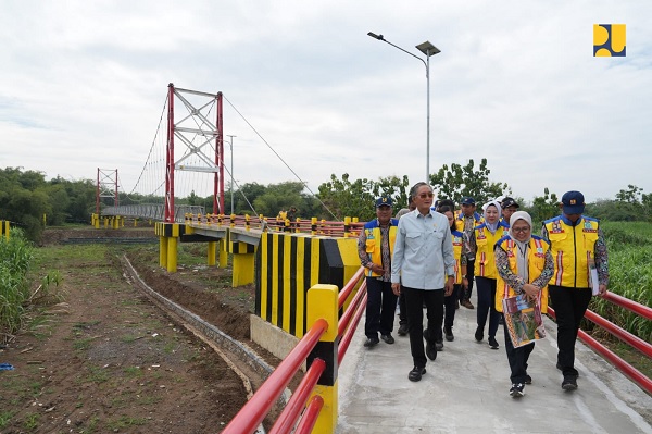 Menteri Dody: Manfaat Infrastruktur Kerakyatan Jembatan Gantung Babakan Losari Lor, Langsung Dirasakan Masyarakat