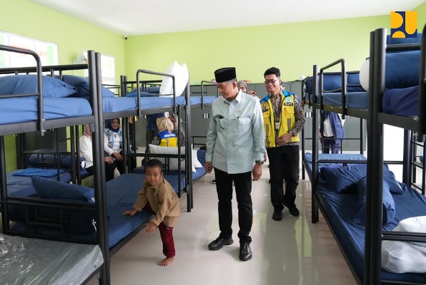 Dari Surat untuk Presiden hingga Kisah Bahagia Siswa: Potret Kunjungan Menteri PU di Sekolah Rakyat Terintegrasi 1 Cirebon