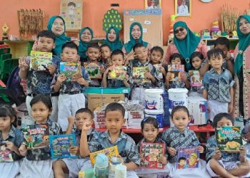 Hutama Karya Salurkan Ratusan Bantuan Sarana dan Prasarana Pendidikan PAUD dan Lingkungan