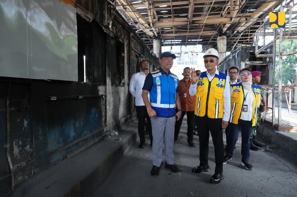 Tinjau Gerbang Tol Pejompongan dan Halte TransJakarta, PU Dukung Percepatan Pemulihan Fasilitas Publik