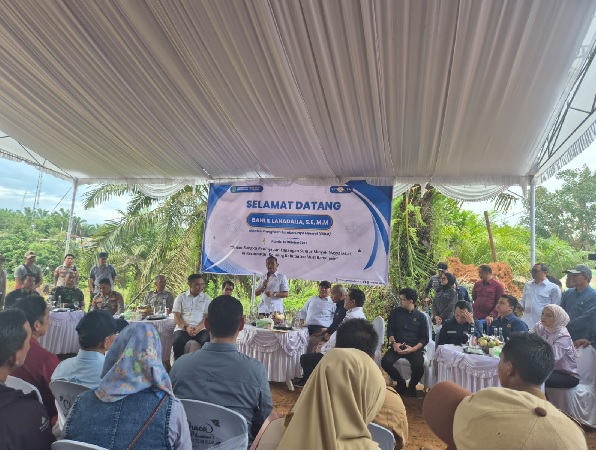 Menteri ESDM Bahlil Lahadalia Tinjau Sumur Minyak Rakyat