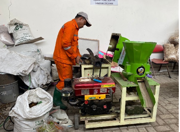 Dukungan EMCL Dalam Inovasi Pengelolaan Sampah di Desa Rengel Menuju Desa Mandiri dan Berkelanjutan
