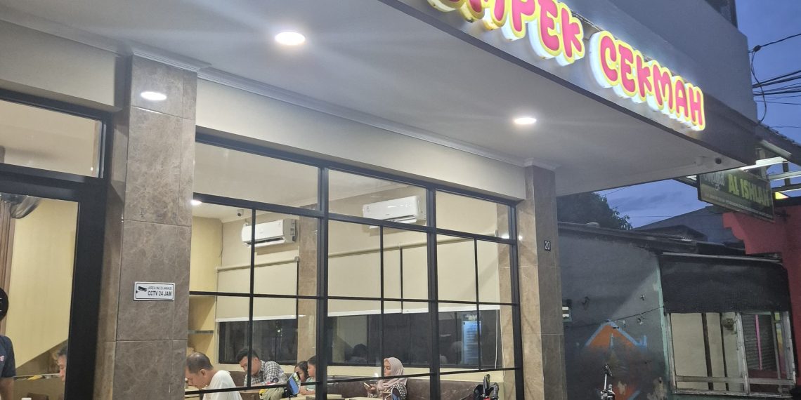 Pempek Cek mah Petukangan, Pempek Merakyat Langganan Pejabat