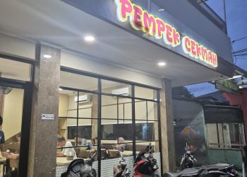 Pempek Cek mah Petukangan, Pempek Merakyat Langganan Pejabat