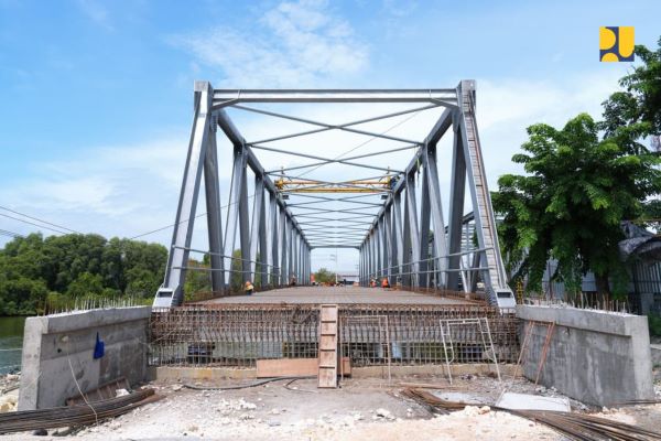 Menteri Dody Tinjau Proyek Duplikasi Jembatan Manyar di Gresik, Target Fungsional Awal Desember