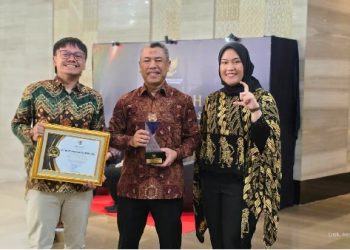 Hutama Karya Kembali Menerima Predikat Informatif pada Anugerah KIP 2025