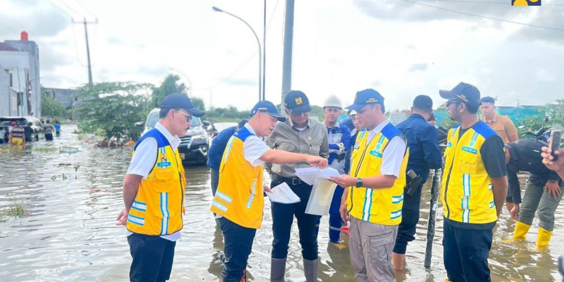 Tinjau Banjir di Bekasi, Menteri Dody Tekankan Penanganan Terpadu Hulu–Hilir dan Sinergi Pusat–Daerah