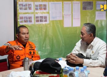 Tinjau Penanganan Longsor di Cisarua, Menteri Dody Pastikan Dukungan Penuh Proses Evakuasi
