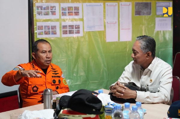 Tinjau Penanganan Longsor di Cisarua, Menteri Dody Pastikan Dukungan Penuh Proses Evakuasi