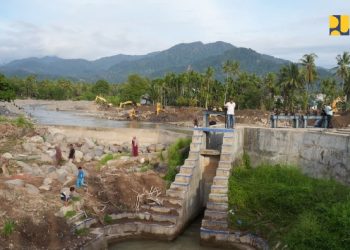 Menteri Dody Tinjau Penanganan Tanggap Darurat Sungai Air Dingin di Padang, Dorong Padat Karya Bagi Masyarakat