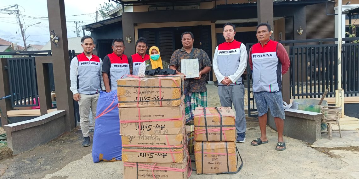 Pertamina Drilling Salurkan Al Quran dan Perlengkapan Sholat ke Lokasi Bencana di Aceh