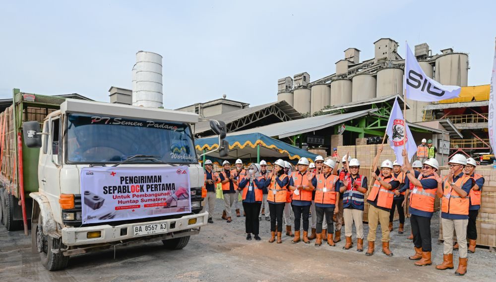 SIG Kirim 36.000 Bata Interlock Presisi untuk Pembangunan Hunian Tetap ke Sumbar