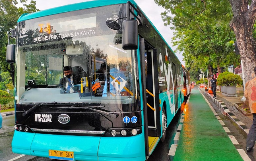 Riset LPEM FEB UI: 10 Tahun Beroperasi, Transjakarta Ciptakan Dampak Rp73,8 Triliun ke Ekonomi Nasional