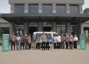 Premier Promenade Serahkan Ambulans ke Yayasan Yatim dan Fuqoro Miftahul Jannah