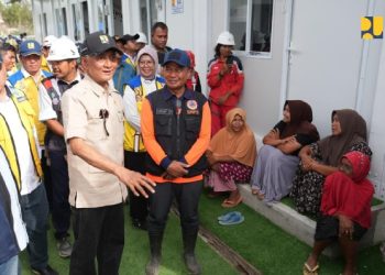 Menteri Dody Tinjau Huntara Langkahan, Targetkan 44 Blok Rampung Sebelum Lebaran