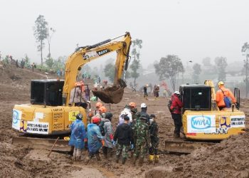 Longsor Cisarua: 14 Excavator Dikerahkan untuk Percepatan Evakuasi