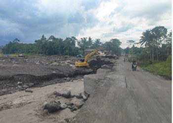 Penanganan Darurat Jembatan Limpas Gondoruso dan Tanggul Jebol Pascabanjir Lahar Dingin Semeru di Lumajang