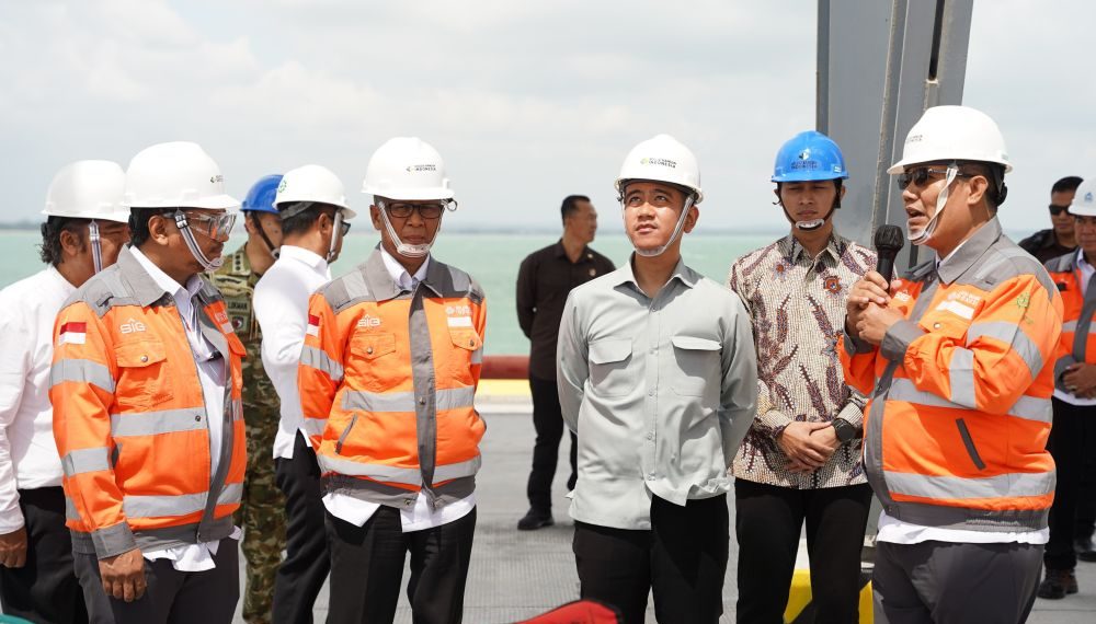 Wapres Kunjungi Proyek Pengembangan Dermaga dan Fasilitas Produksi SIG di Tuban