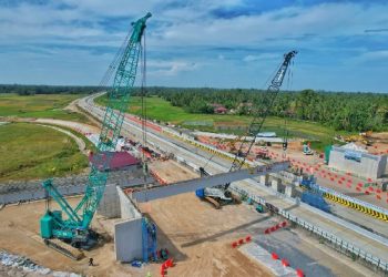 Pemasangan Girder Interchange Lubuk Alung, Tol Padang–Sicincin Terapkan Rekayasa Lalu Lintas di KM 18+998