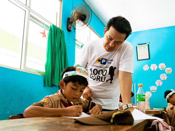 EduCARE Journey: Saat Pemimpin Turun Langsung ke Kelas untuk Anak-Anak Indonesia