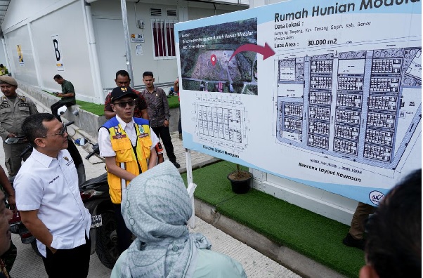 Pemulihan Ekonomi Pascabencana: Pemerintah Pastikan Kesiapan Huntara, Penyaluran BLT dan KUR Pascabencana
