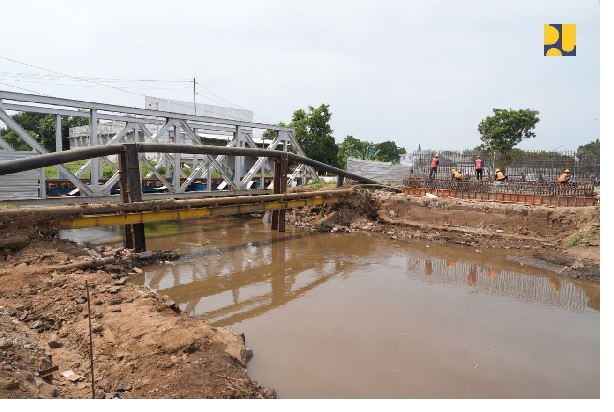 Menteri Dody Tinjau Pembangunan Jembatan Bokwedi di Pasuruan, Ditargetkan Fungsional Sebelum Nataru