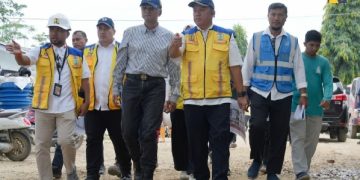 Tinjau Pemasangan IPA Baja SPAM Karang Baru, Menteri Dody Pastikan Keberlanjutan Suplai Air bagi Masyarakat