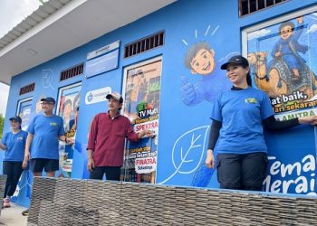 FIFGROUP Ajak Karyawan Trekking, Kumpulkan 240 Kg Sampah dan Resmikan 4 Toilet Umum