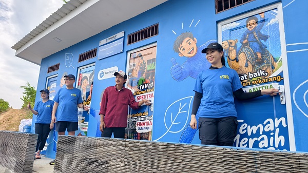 FIFGROUP Ajak Karyawan Trekking, Kumpulkan 240 Kg Sampah dan Resmikan 4 Toilet Umum