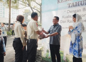 Kemendag Bagikan Daging Kurban ke Pegawai Penerima Manfaat
