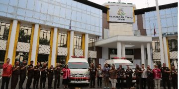 PetroChina Serahkan Ambulans untuk Operasional RS Adhyaksa Jambi