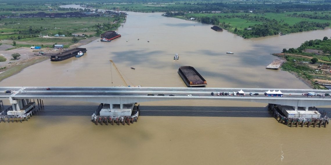 Dukung Pembangunan Tol Palembang – Betung, HKA Rampungkan Pekerjaan Hotmix Jembatan Musi