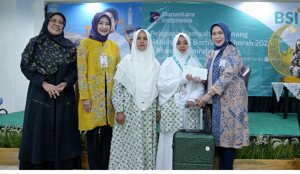 BSI Berangkatkan Umrah 50 Nasabah Tabungan Haji, Perkuat Ekosistem Haji dan Umrah Jadi Motor Pertumbuhan Dana Murah