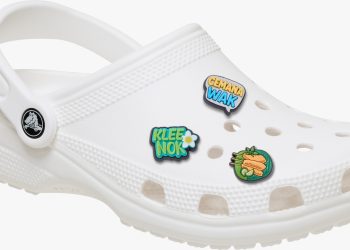 Crocs Hadirkan Aksesori Ikonik Sambut HUT RI