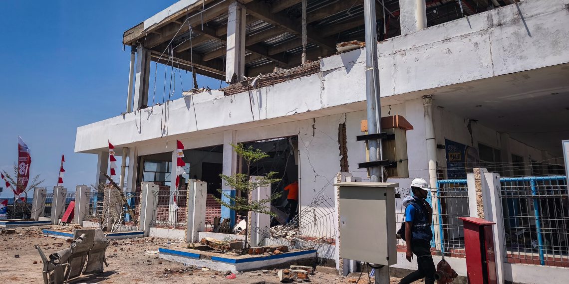 Pulihkan Listrik, BBM, dan Komunikasi bagi Masyarakat Terdampak Bencana di NTT