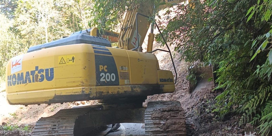 Hutama Karya Kerahkan Excavator Bantu Pulihkan Akses Pascagempa di NTT
