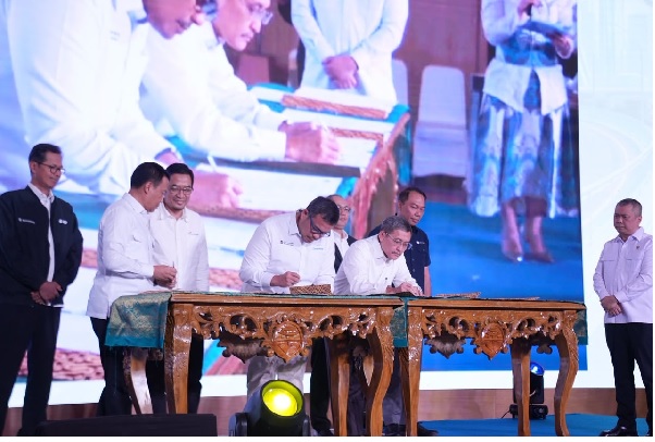 Hutama Karya Tandatangani Kerja Sama Integrasi Blu-E dalam Rangkaian Launching ETLE HUB