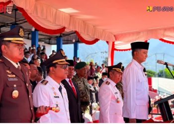 Di Tengah Penanganan Gempa, Menteri Dody Pimpin Upacara HUT ke-81 Kemerdekaan RI di Ende