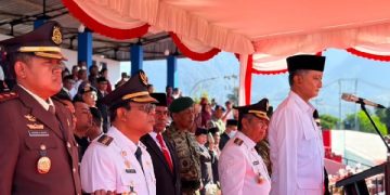 Di Tengah Penanganan Gempa, Menteri Dody Pimpin Upacara HUT ke-81 Kemerdekaan RI di Ende