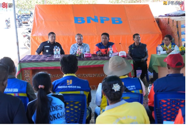Kunjungi Pulau Palue, Menteri Dody Siapkan Solusi Air Bersih dan Pengamanan Pantai