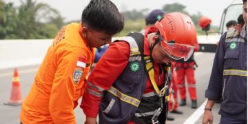Perkuat Rasa Aman Pengguna Jalan, HKA Gelar Simulasi Vertical Rescue di Tol KUTEPAT