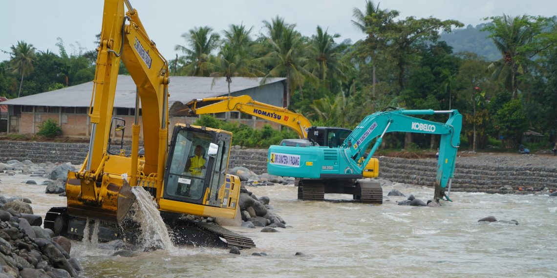 Percepatan Penanganan Bencana di Sumatera Barat, Tanggul Darurat di Padang Rampung dan Akses Jalan Tapan–Batas Jambi Pulih