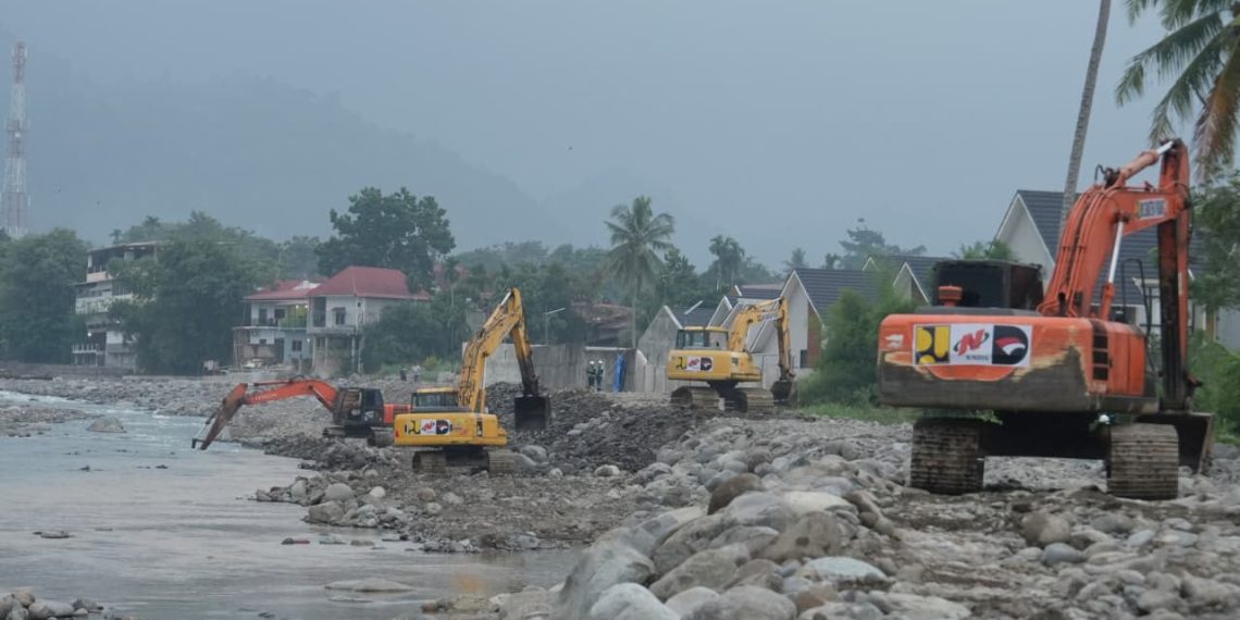 Menteri Dody Siapkan Pembangunan Check Dam dan Normalisasi Sungai di Padang